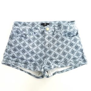 H&M Faded Blue Print Cuffed Shorts Size 6